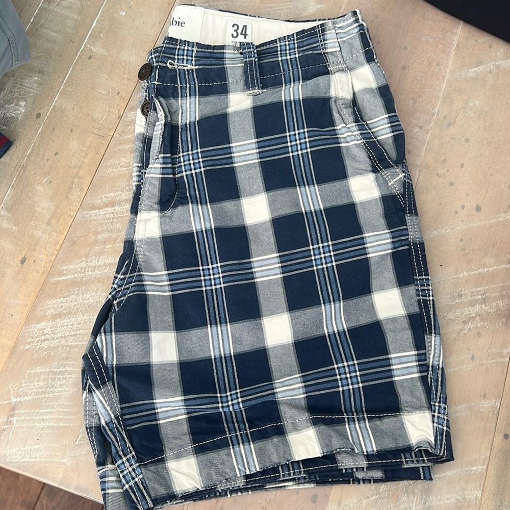 Abercrombie & Fitch 6 inch inseam Shorts